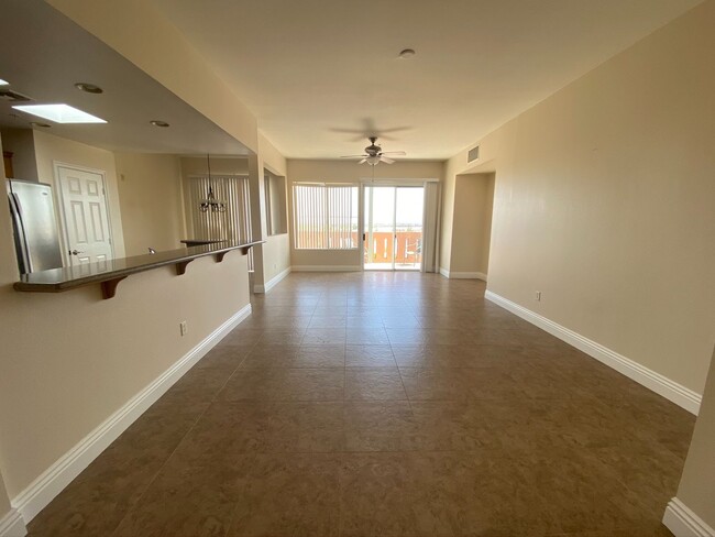 Building Photo - FABULOUS 4TH FLOOR CONDO IN GATED COMMUNIT...