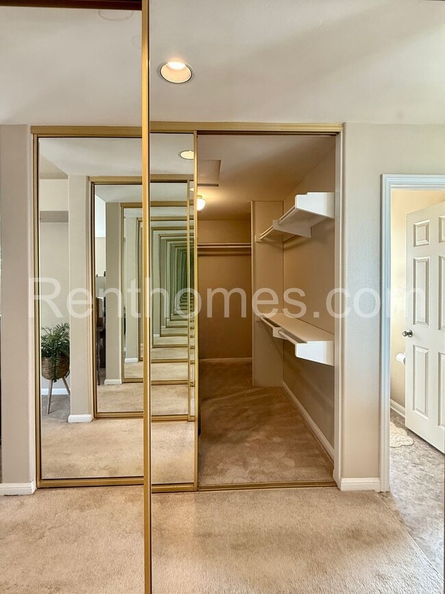 Building Photo - 12613 Crest Knolls Ct