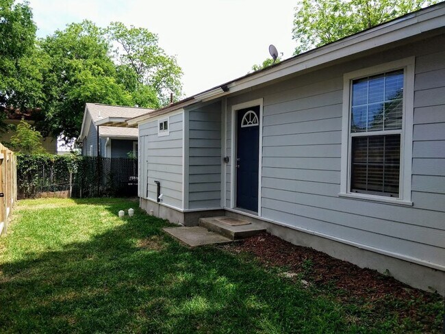 Building Photo - *COMING SOON* Charming 3BR/2BA Home with Covered Porch & Stainless Steel Appliances!