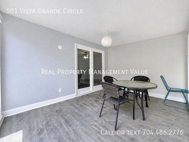 Building Photo - 501 Vista Grande Cir