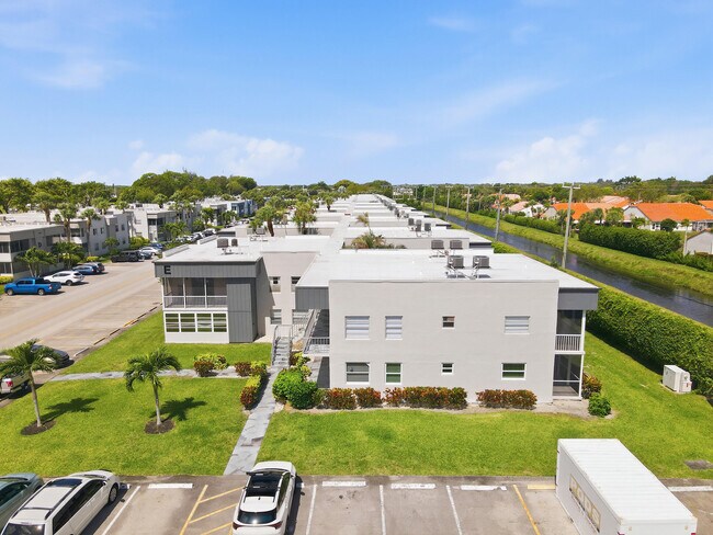 Building Photo - 226 Normandy Ln