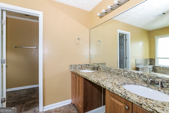 Building Photo - 4985 Diggers Way