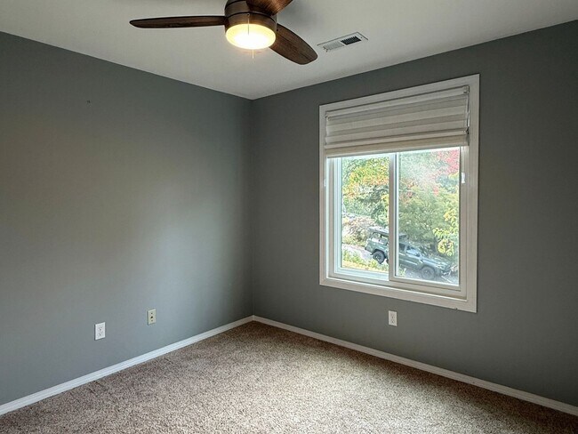 Building Photo - Bright & Spacious 3-Bedroom Home – Ideal f...