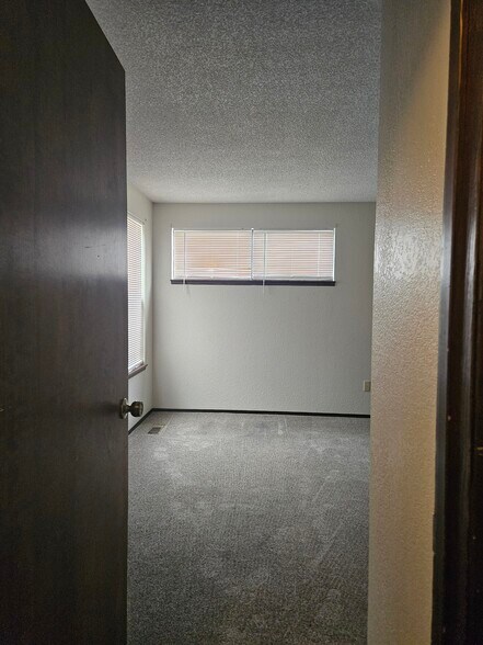 Building Photo - 1839 Peachtree Ln