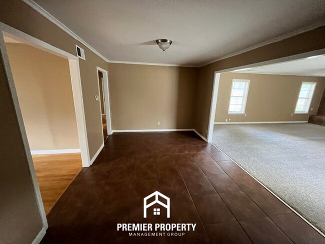 Building Photo - 3BR/1.5BA Memphis Rental with Tile Flooring, Brick Fireplace & Fenced Yard