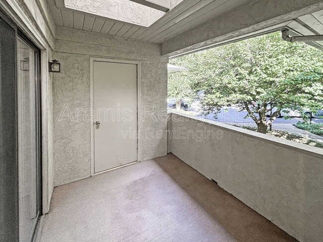 Building Photo - 304 Comeragh SE