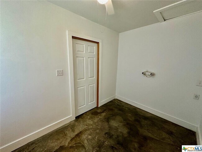 Building Photo - 1419 Alamo St