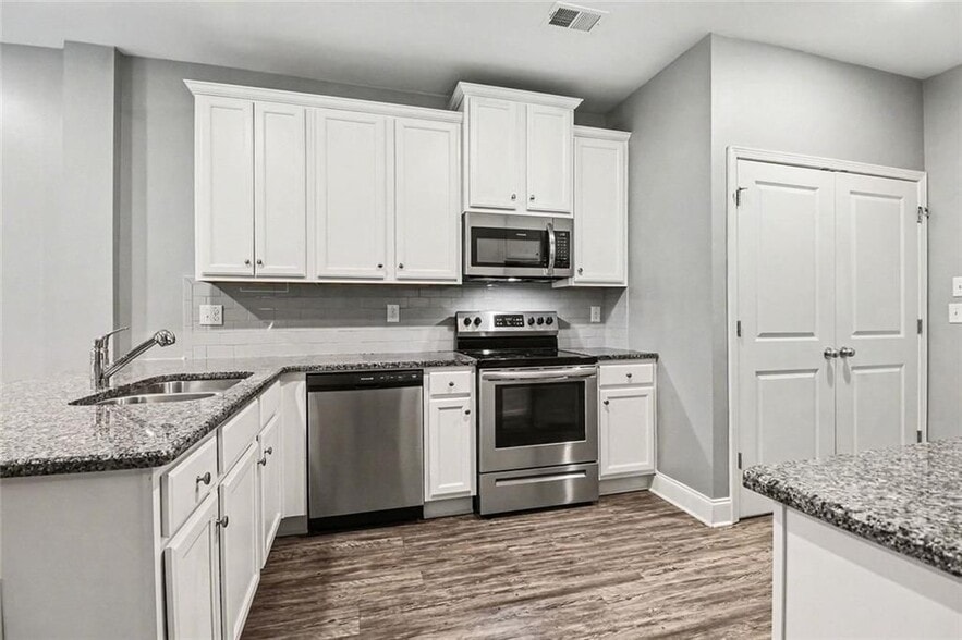 Building Photo - 7051 Fringe Flower Dr