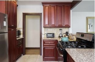 Building Photo - 6230 Lindenhurst Ave