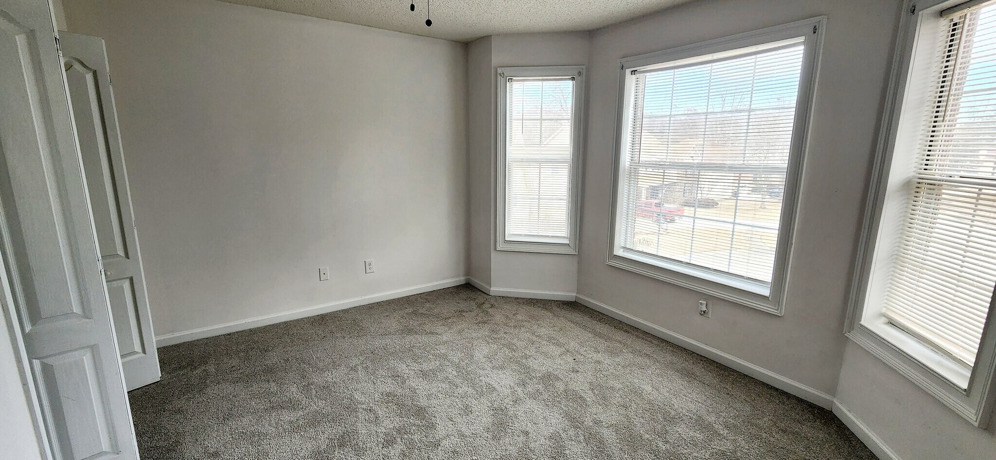 Building Photo - 201 Reeves Creek Way