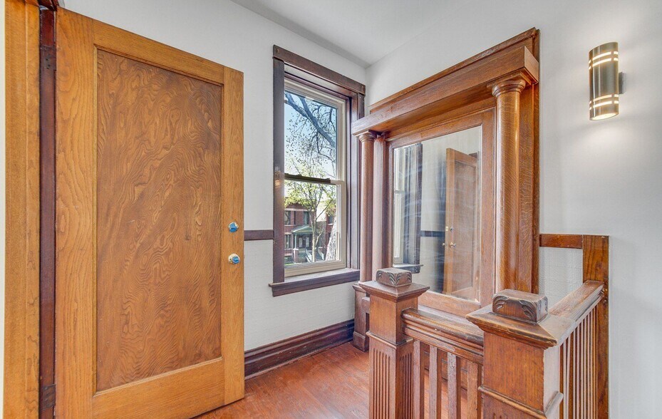 Building Photo - 3615 N Oakley Ave