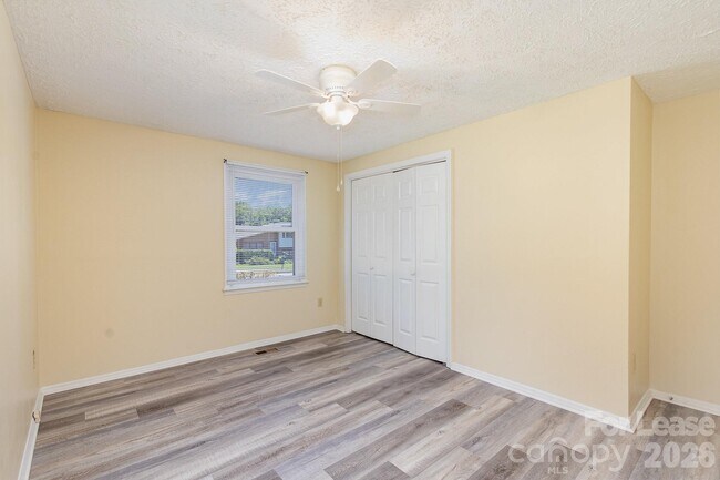 Building Photo - 3131 Vestal Pl