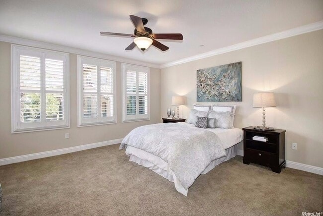 Building Photo - Absolutely Stunning Home in Fabulous Pavil...