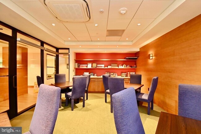 Building Photo - 5901 Mt Eagle Dr