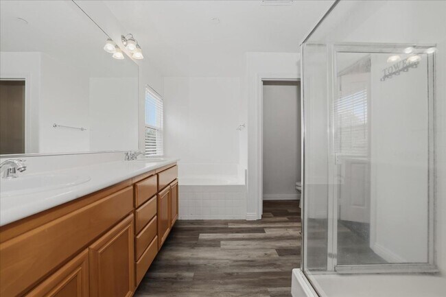 Building Photo - The Perfect Home Base Near UC Riverside