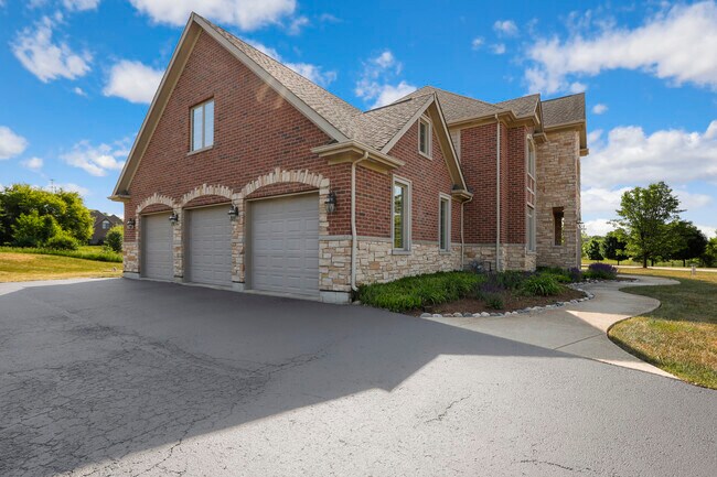 Building Photo - 126 Governors Ct