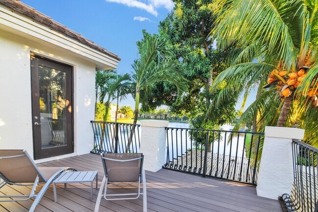 Building Photo - 10703 Versailles Blvd