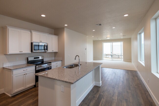 Building Photo - 5558 W Aralia Dr