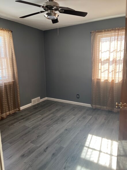 Building Photo - 406 Vince Ave NW