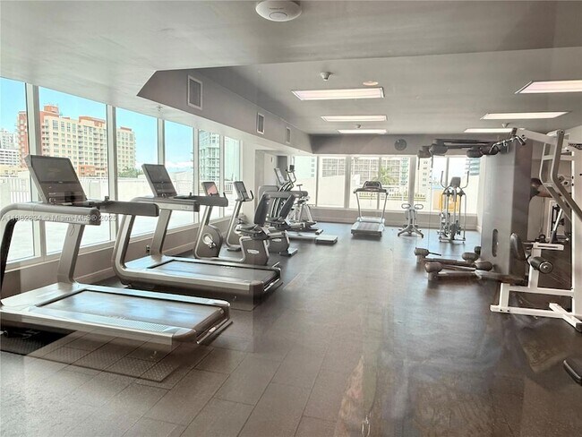 Building Photo - 275 NE 18th St