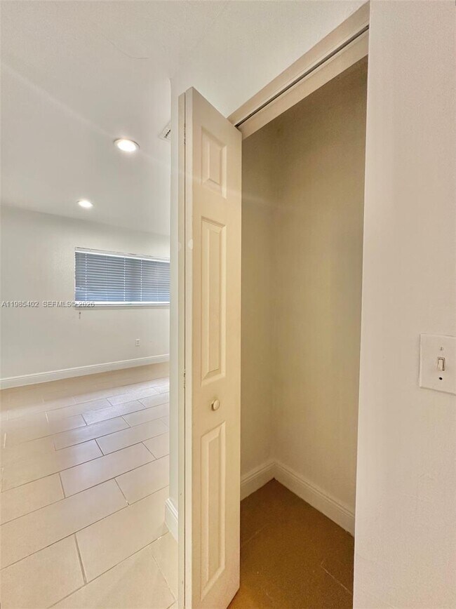 Building Photo - 5510 NW Miami Pl