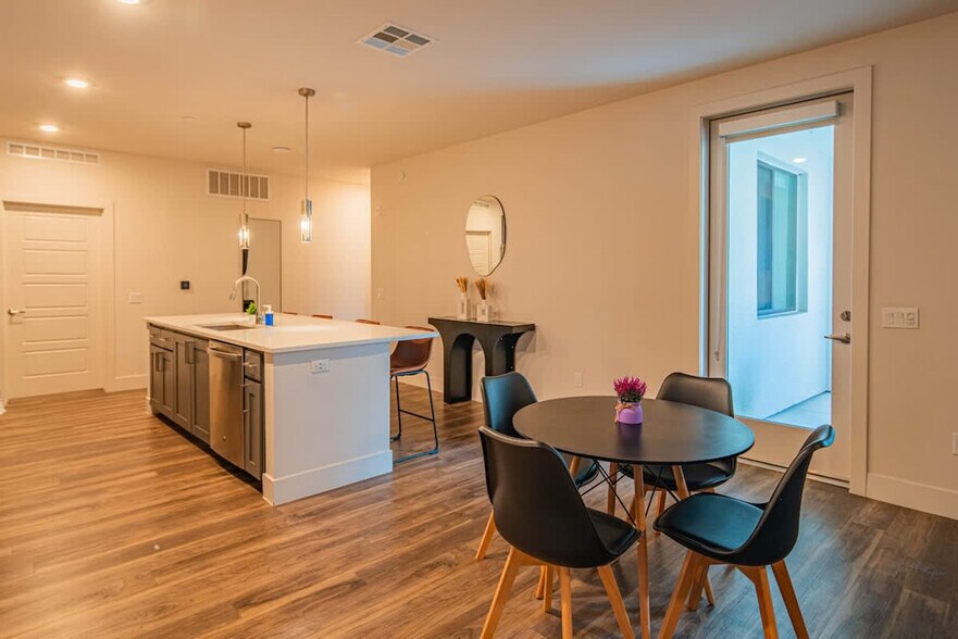 Building Photo - 15501 N Dial Blvd