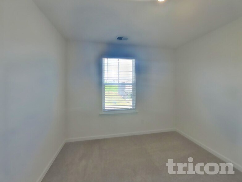 Building Photo - 1943 Logan Ln