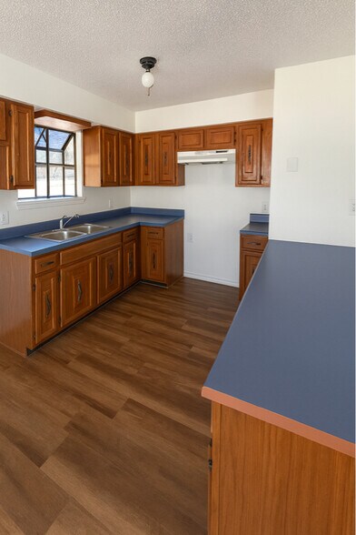 Building Photo - 614 E Live Oak St