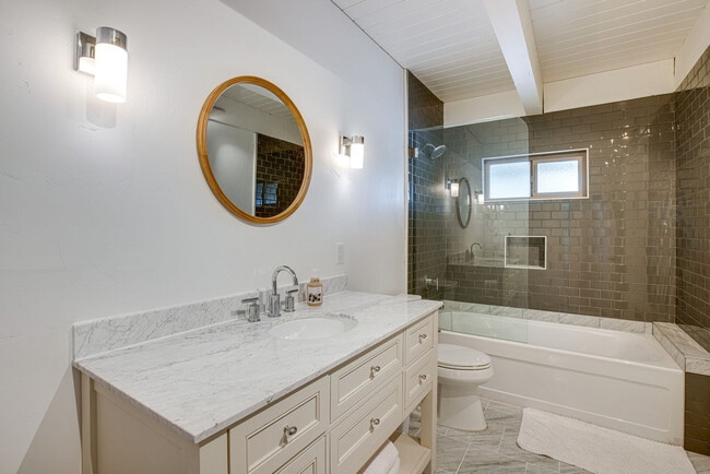 Building Photo - 574 Danube Dr