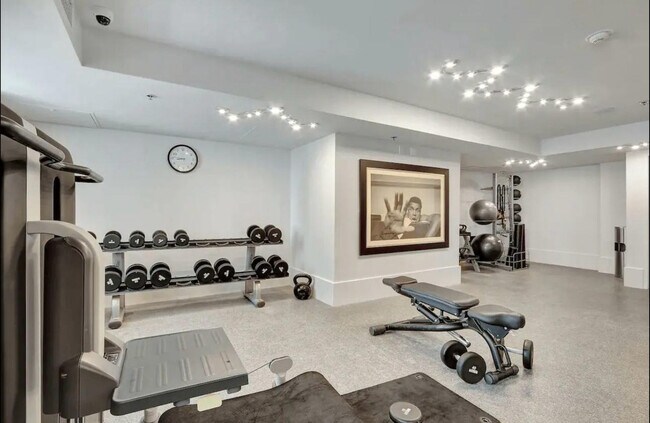 Building Photo - 1395 Brickell Ave