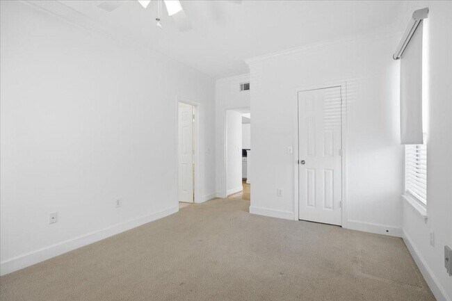 Building Photo - 3777 Peachtree Rd NE