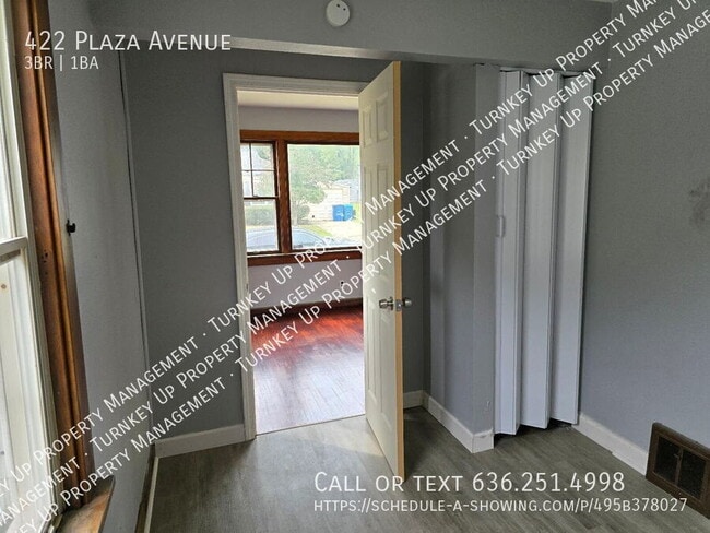 Building Photo - 422 Plaza Ave