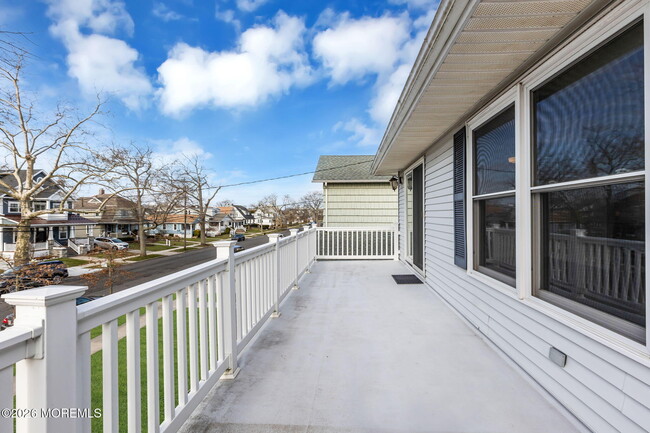 Building Photo - 404 9th Ave