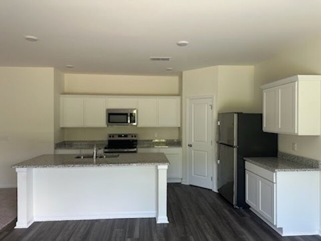 Building Photo - 121 Snowdrop Ave