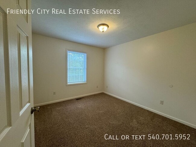 Building Photo - 1131 Lincolnshire Dr
