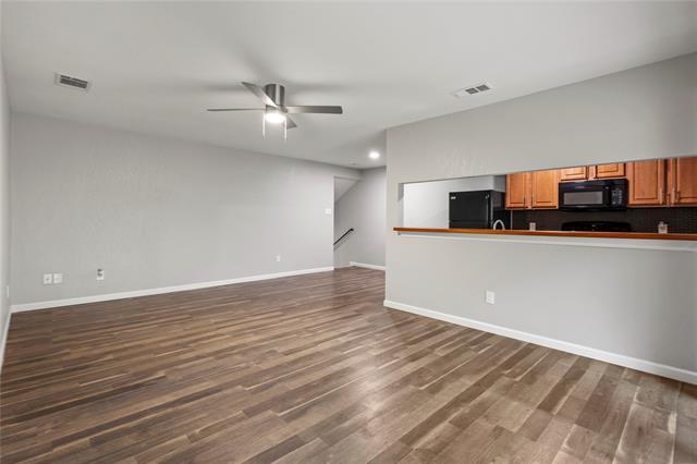 Building Photo - 526 E Avenue J