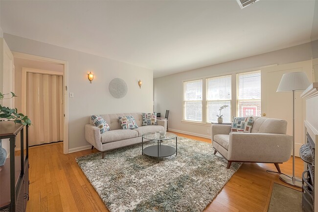 Building Photo - 1558 1/2 Castle Ct