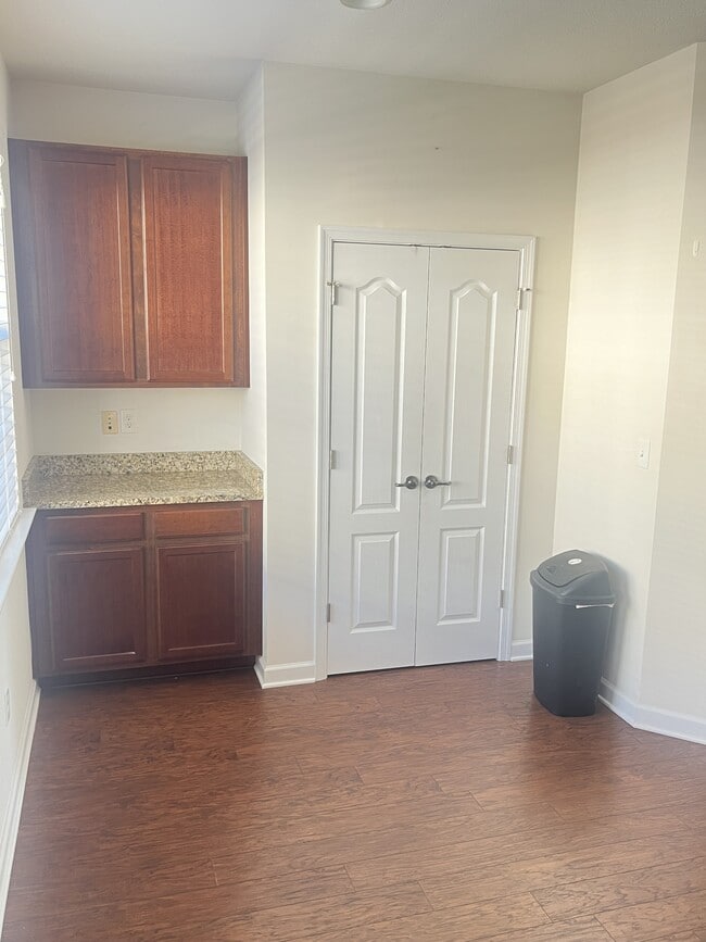 Building Photo - 212 Aqua Ct