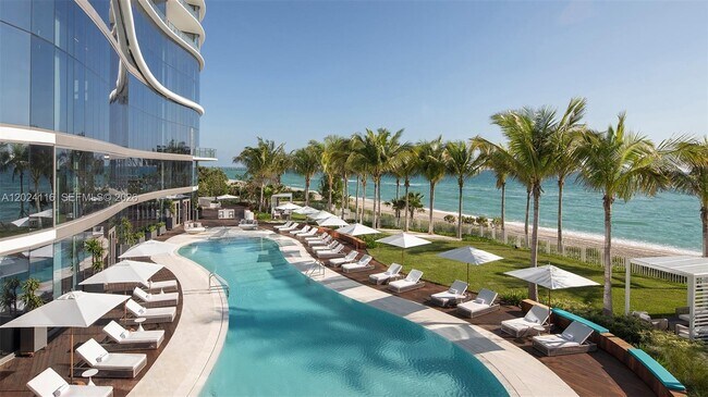 Building Photo - 15701 Collins Ave
