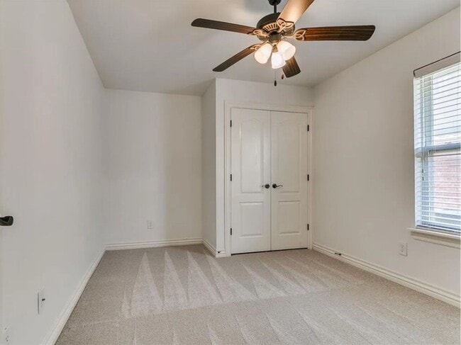 Building Photo - Spacious 4 Bed 2 Bath + Bonus Room In Edmond