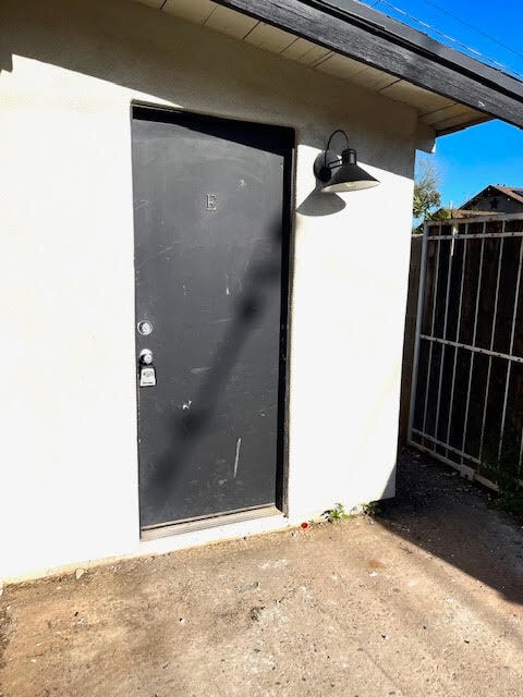 Building Photo - New renovated and move in ready. Roosevelt...