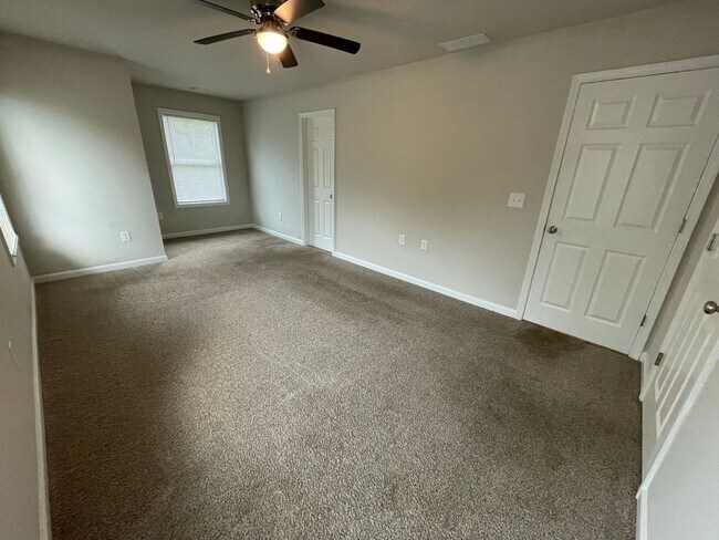 Building Photo - PRE-LEASING FOR AUGUST 2026!