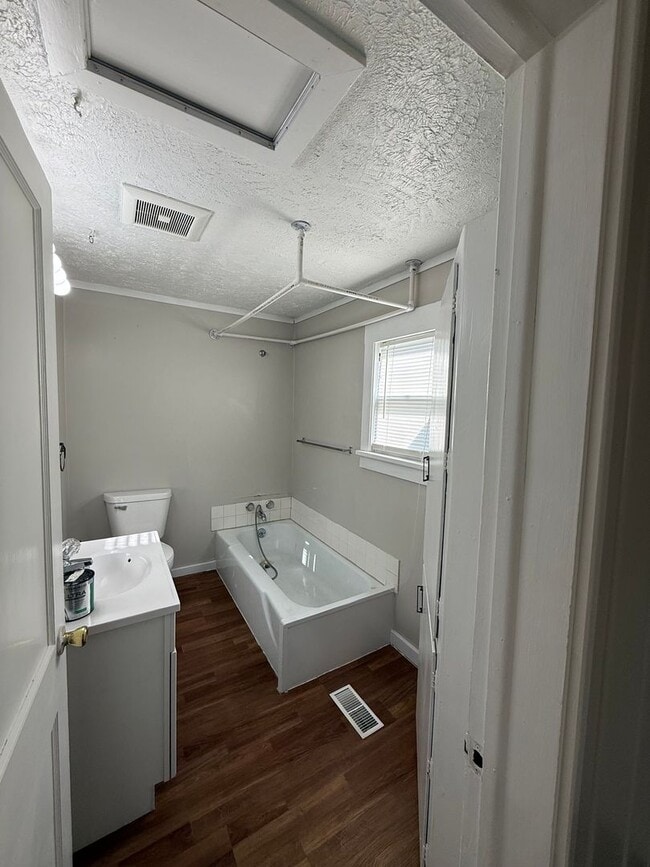 Building Photo - One bedroom, one and half bathroom, pet friendly home on large lot!