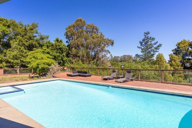 Building Photo - 25 Warmwood Way