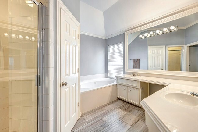 Building Photo - 1933 Haddon St