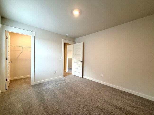 Building Photo - 1333 Gentry Dr