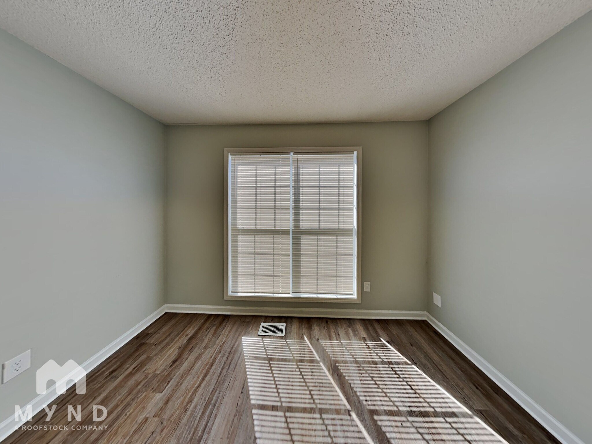 Building Photo - 3640 Willow Tree Cir