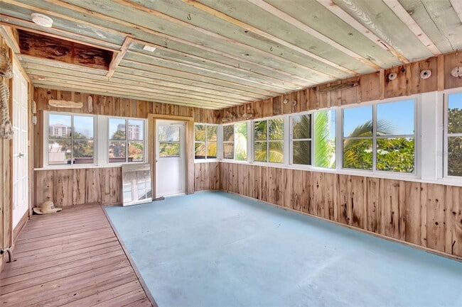 Building Photo - 217 Marina Dr