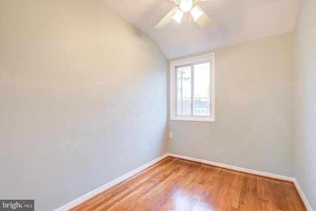 Building Photo - 1626 Kenwood Ave