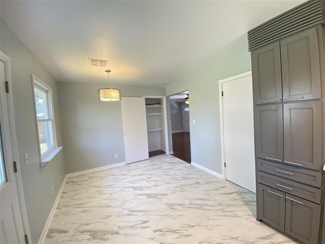 Building Photo - 2104 3rd St